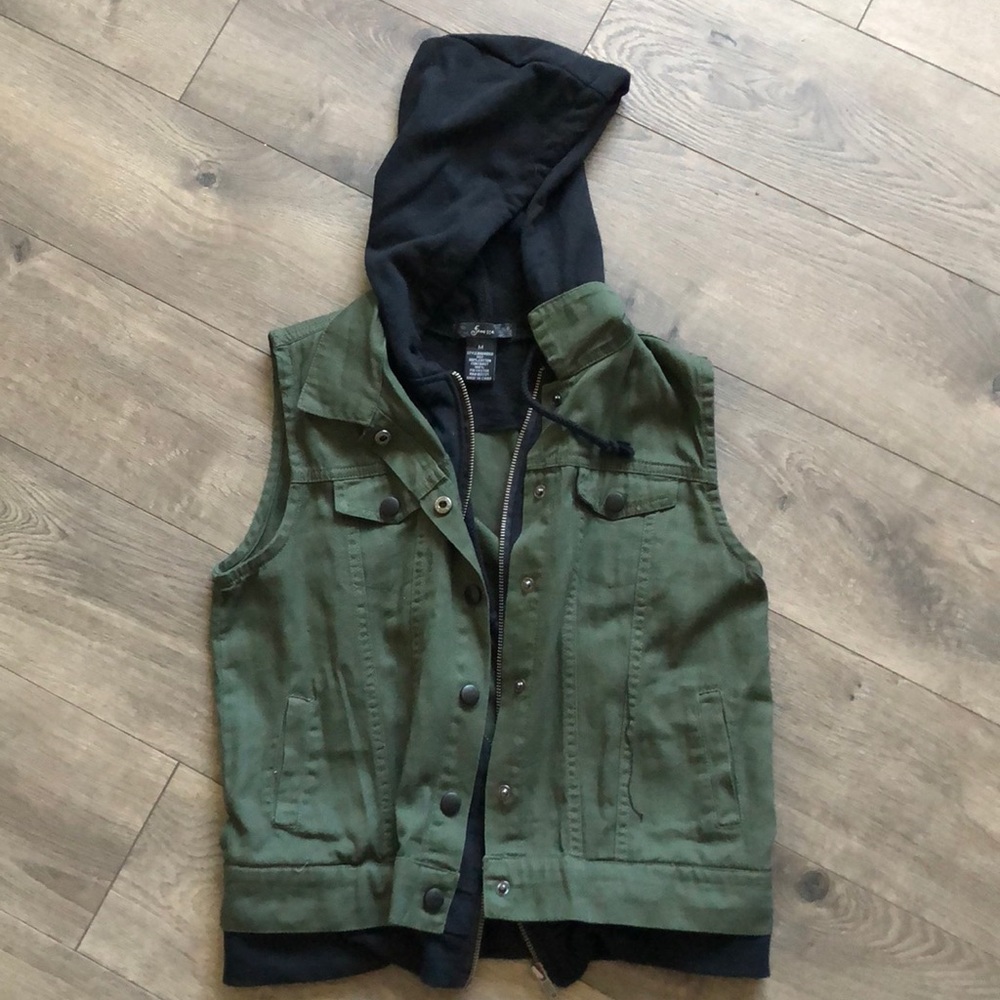 Green zipper- button vest with attached hoodie